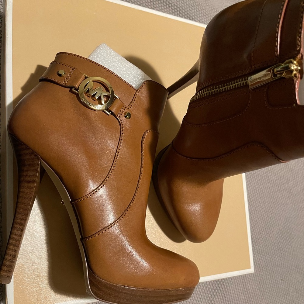 Michael Kors Booties size 7M